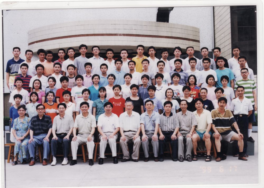 1999届高三1班.jpg