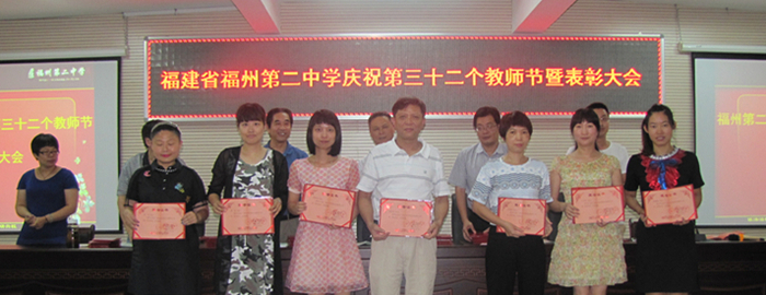 坚定理想信念 铸就无悔年华1.jpg