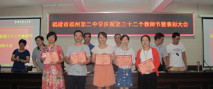 坚定理想信念 铸就无悔年华.jpg